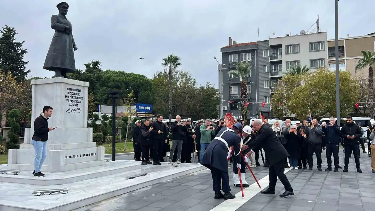 Çanakkale’de Cumhuriyet Bayramı coşkusu çelenk töreniyle başladı