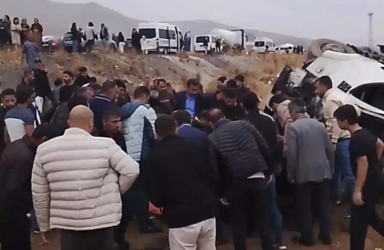Yüksekova’da iki ayrı trafik kazasında 9 kişi yaralandı