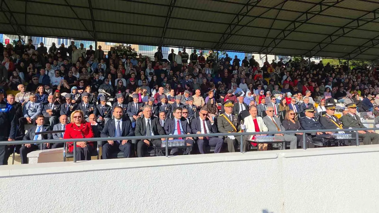 Nazilli’de sokaklar kırmızı beyaza büründü