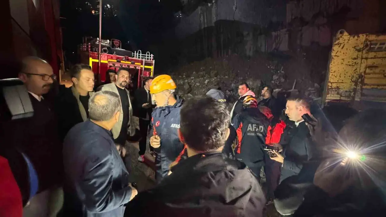 Zonguldak’ta çöken binada yaşlı kadının cansız bedenine ulaşıldı