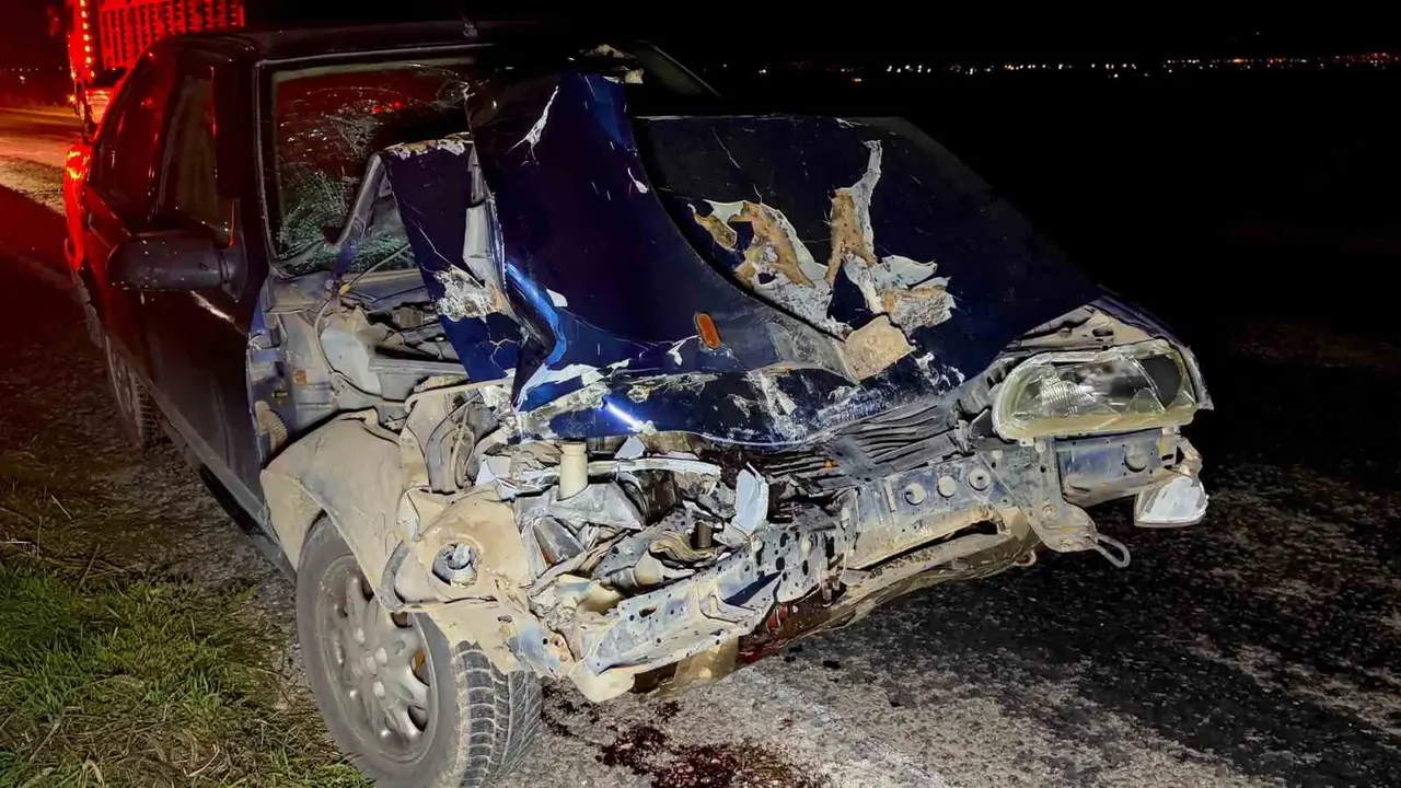 Otomobilin çarptığı patpat 3 metre yükseklikten tarlaya düştü