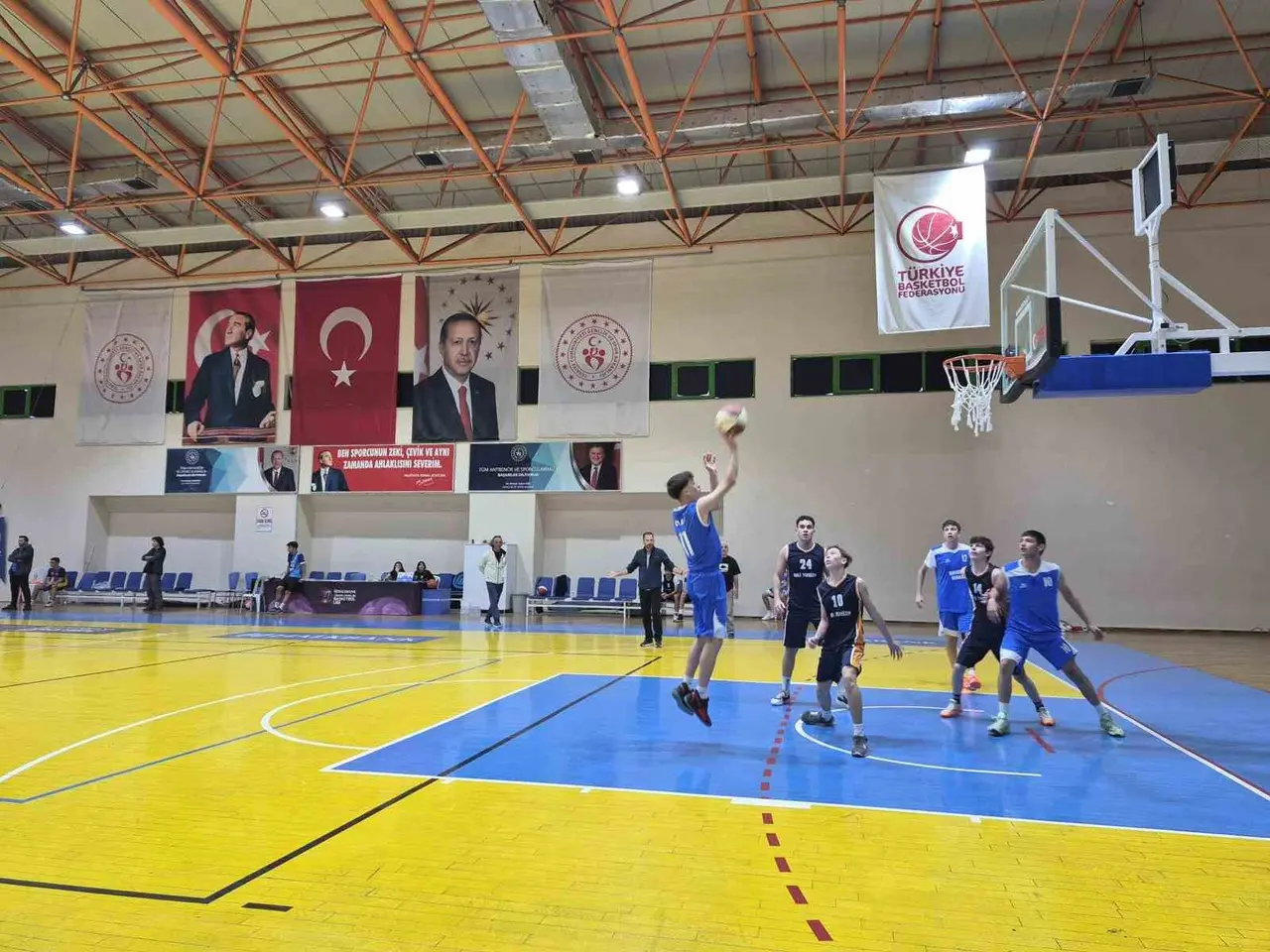 Burhaniye’de basketbol coşkusu yaşandı