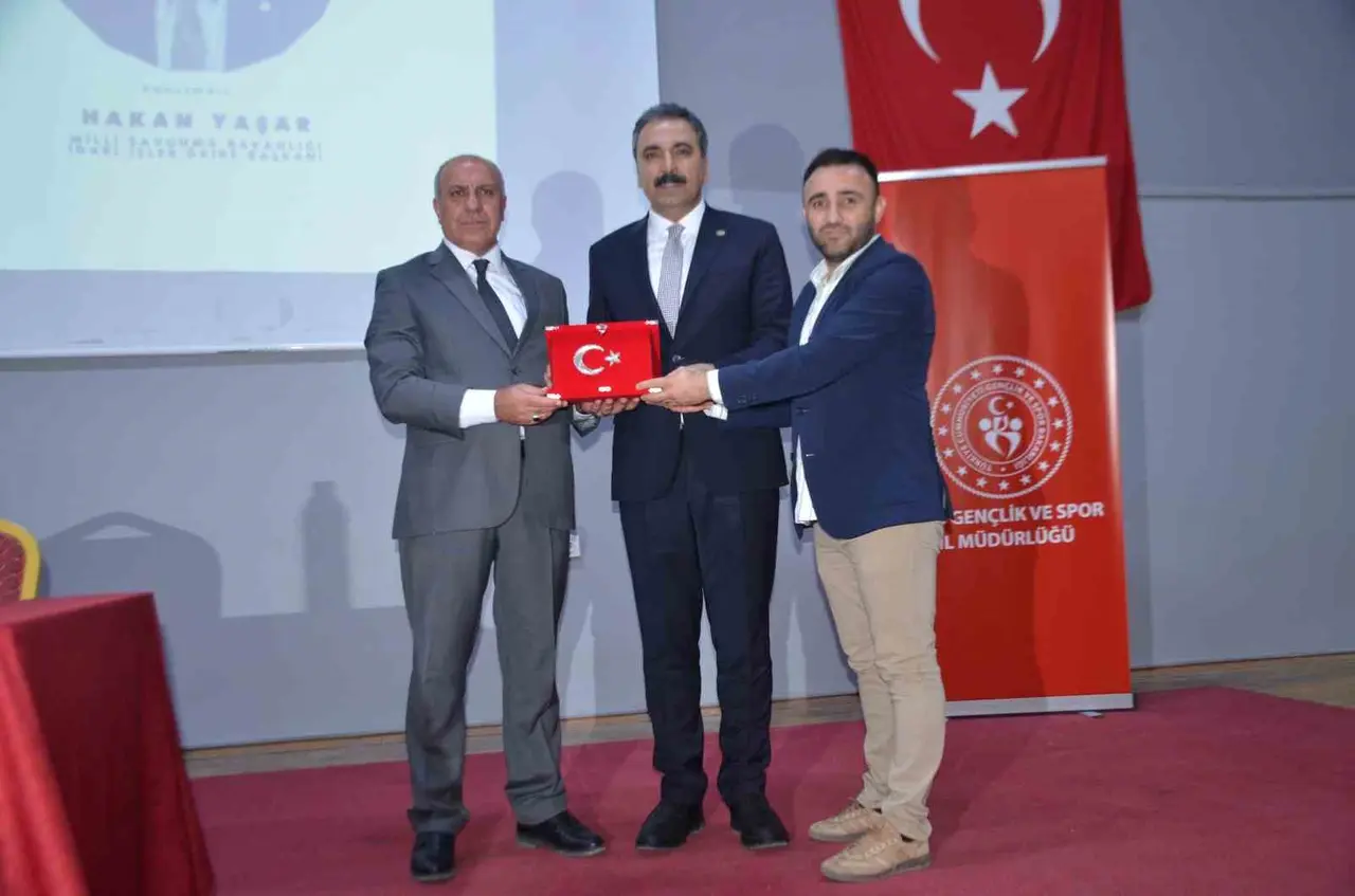 Bulanık’tan MSB’ye uzanan başarı hikâyesi: Daire Başkanı Hakan Yaşar öğrencilerle buluştu