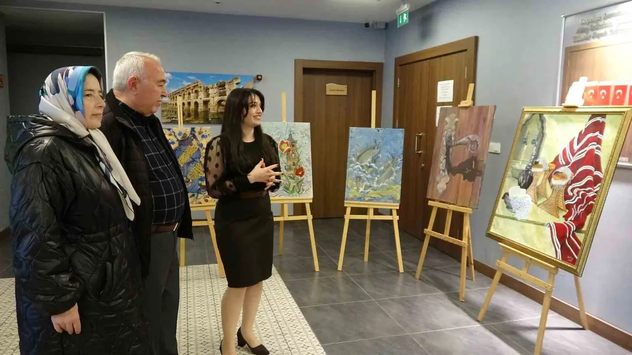 Cumhuriyet Bayramı sergisinde Türk kültürünü yansıtan eserler dikkat çekti