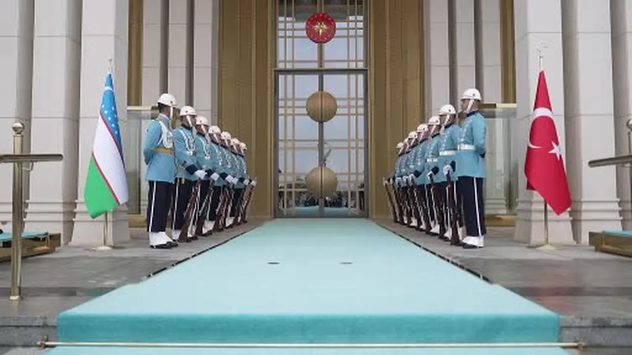 Cumhurbaşkanı Erdoğan, Özbekistan Cumhurbaşkanı Mirziyoyev ile görüştü