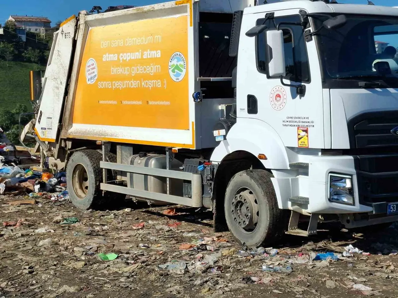 Ardeşen Belediyesi’ne 2,3 milyon lira vahşi depolama cezası