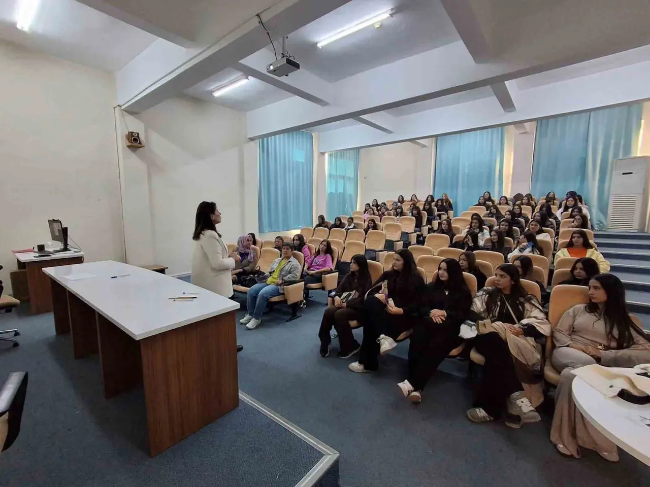 Liseli öğrenciler ADÜ’nün eğitim imkanlarını yerinde gördü