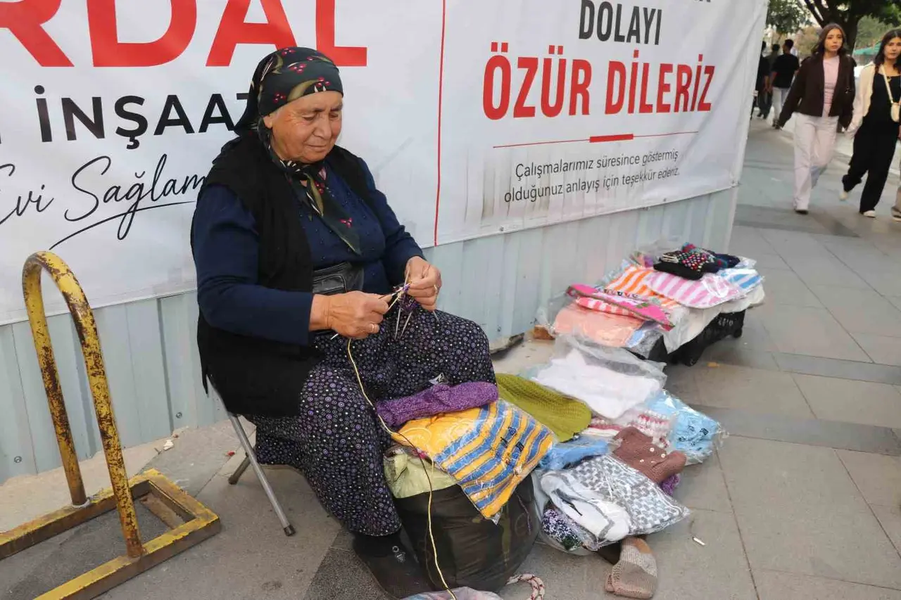 Boyu uzun diye okula gönderilmedi, 66 yıldır el işi yaparak geçimini sağlıyor