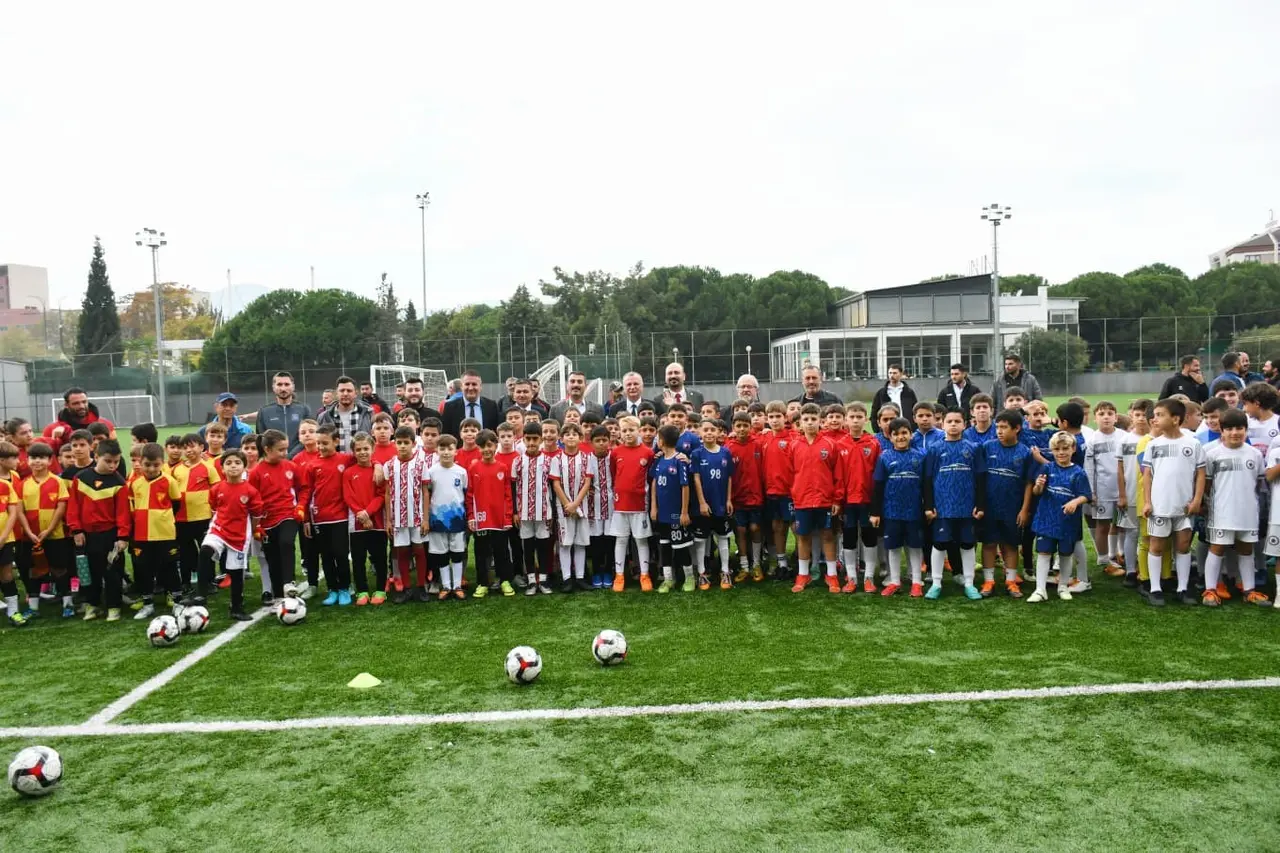 Yunusemre’de 29 Ekim coşkusu futbolla taçlandı