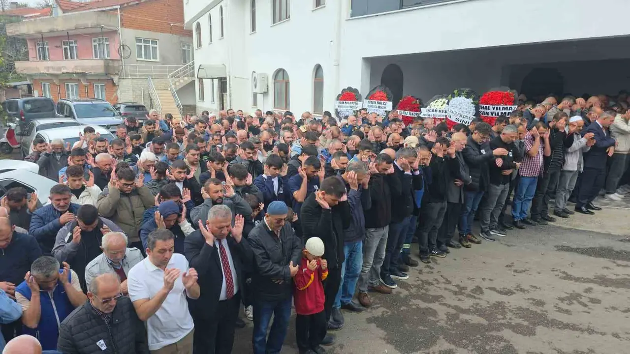 9 yaşındaki Ömer Halis, gözyaşları arasında toprağa verildi