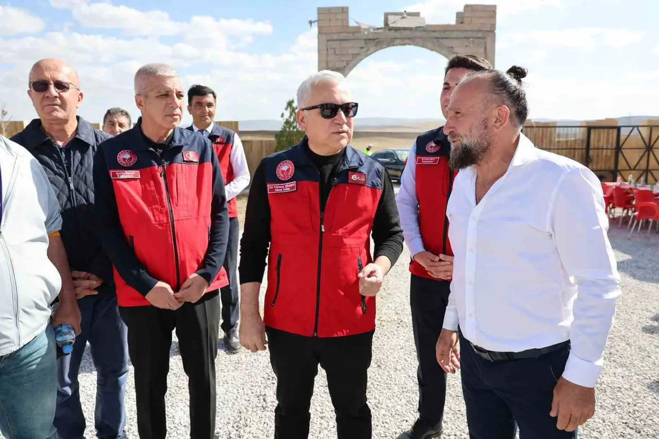 Görenler orta çağ kalesi sanıyor, Kale Çiftlik Projesi açılış için gün sayıyor