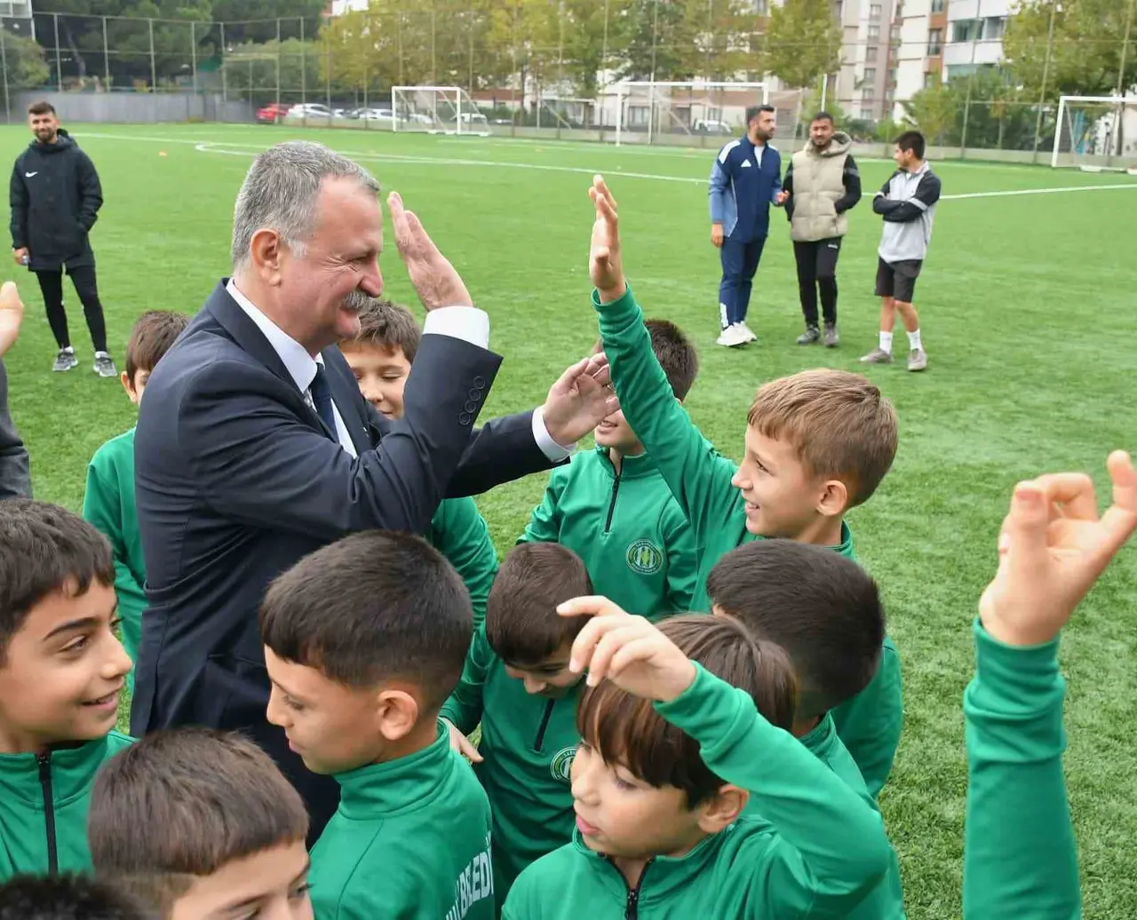Yunusemre’de 29 Ekim coşkusu futbolla taçlandı