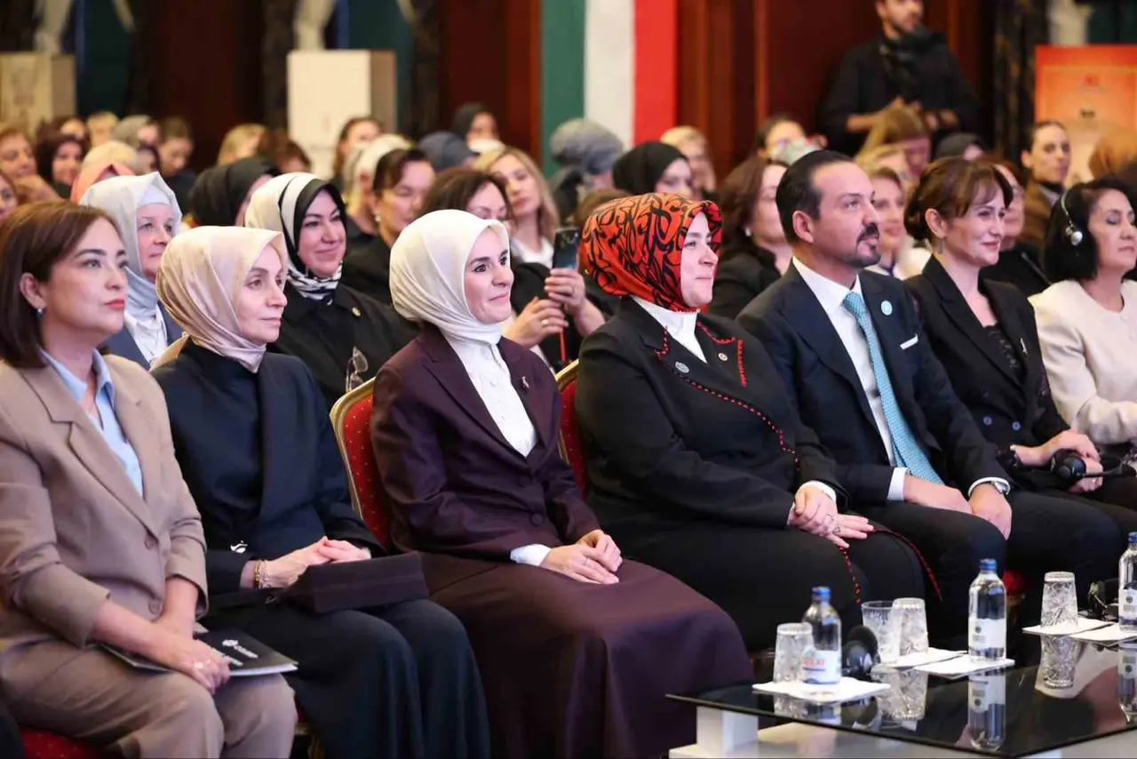 Bakan Göktaş: "Kadınların sözünü Türk dünyasının merkezine koyuyor, yarınları kadınlarla inşa ediyoruz"