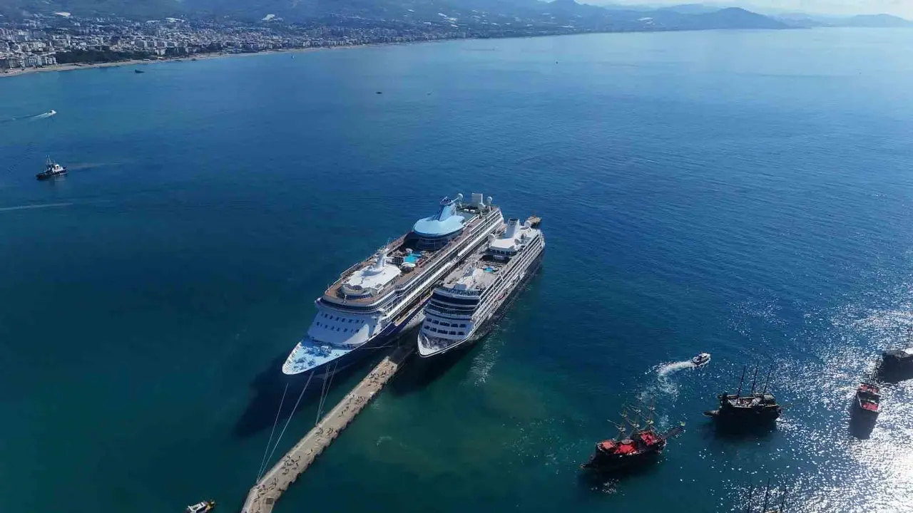 Alanya’ya İngiliz ve ABD’li turist akını