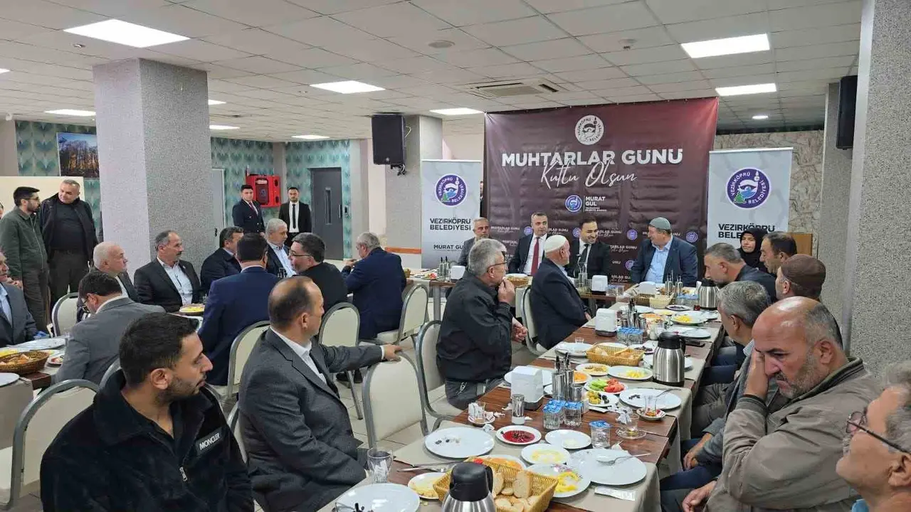 Vezirköprü’de muhtarlar ve protokol mahallelerin sorunlarını görüştü