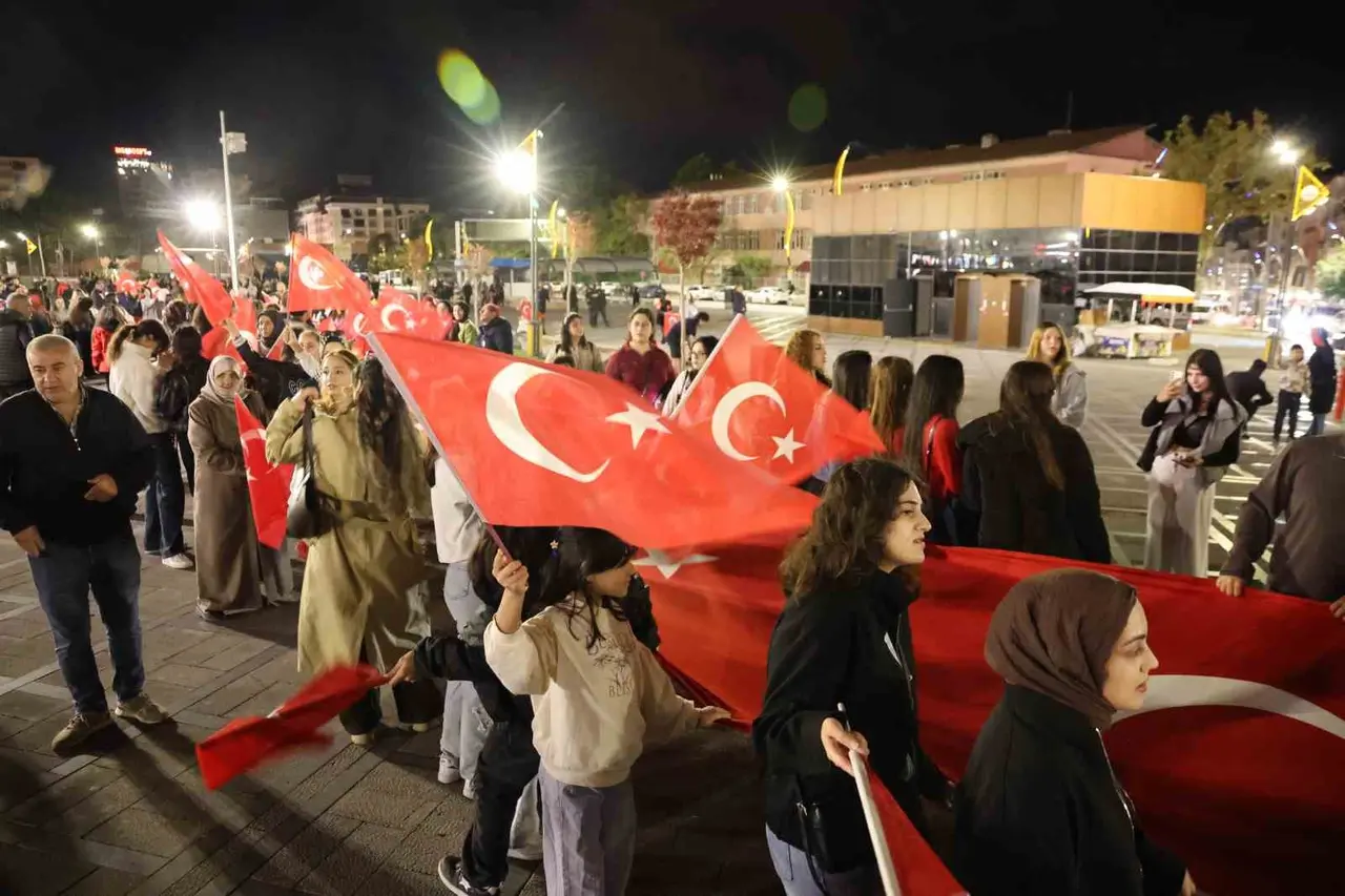 Elazığ’da ’Fener Alayı’ yürüyüşü gerçekleştirildi