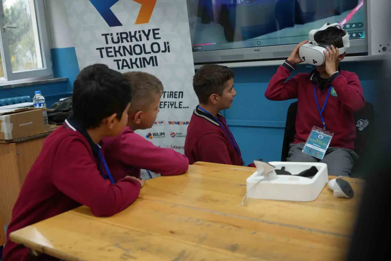 Bayburt’un köy okullarında teknoloji yolculuğu sürüyor