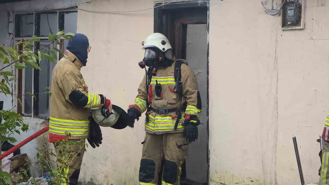 Düzce’de tek katlı ev yandı