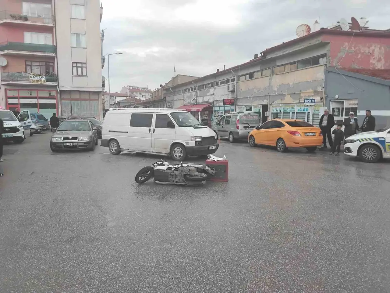 Çorum’da motosiklet ile minibüs çarpıştı: 1 yaralı