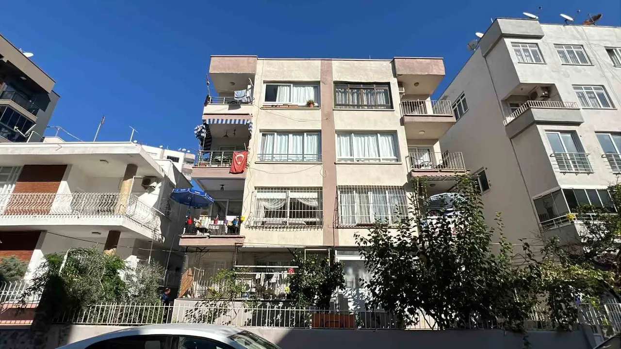 Mersin’de 40 kişinin tahliye edildiği binadaki çökmenin nedeni belli oldu