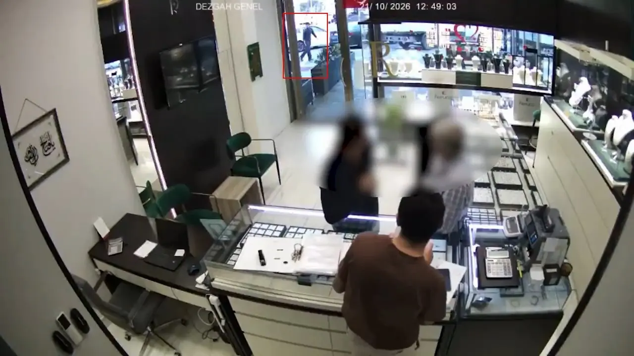 Esenyurt’ta kuyumcuya düzenlenen silahlı saldırının yeni görüntüsü ortaya çıktı