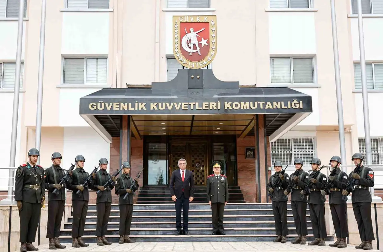 Erhürman’dan Kıbrıs Türk Barış Kuvvetleri Komutanı İnaltekin ve Güvenlik Kuvvetleri Komutanı Bilir’e ziyaret