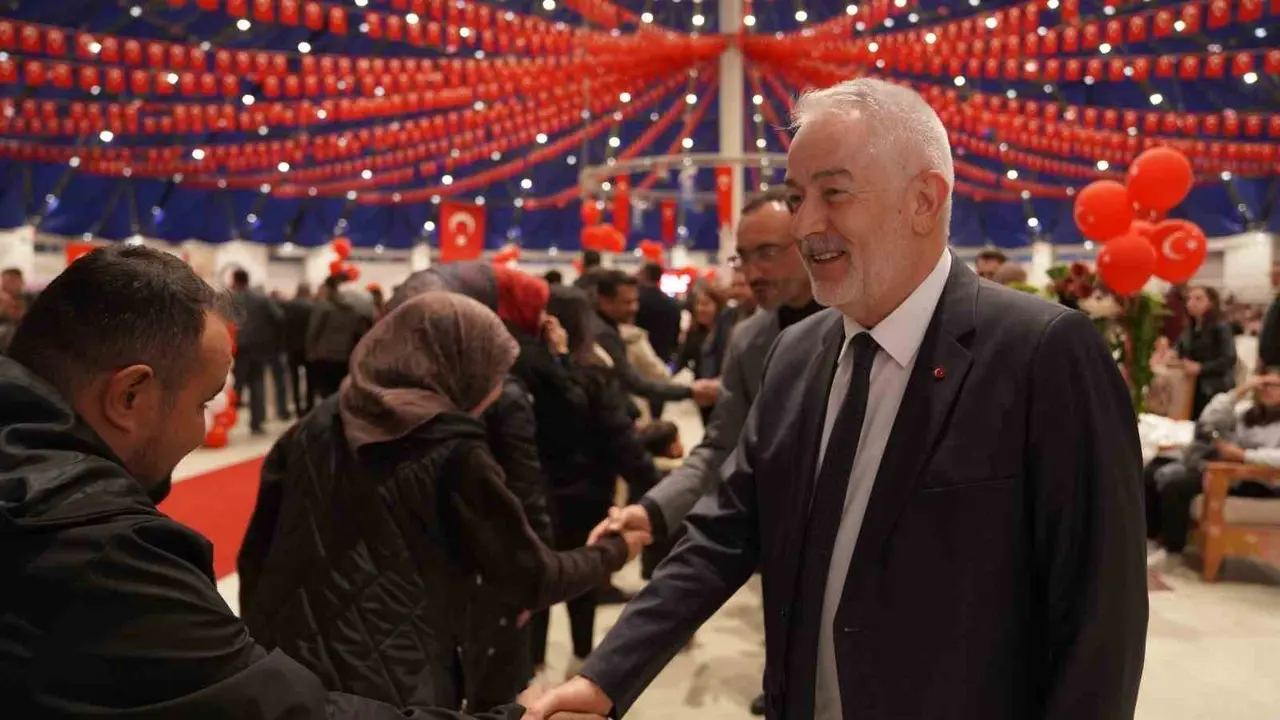 Başkan Başdeğirmen belediye personeliyle bir araya geldi