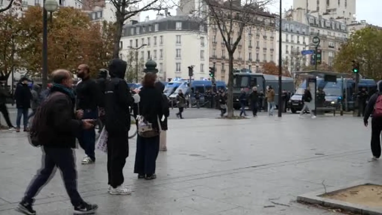 Paris’te 110 bin kişiden barışçıl yürüyüş