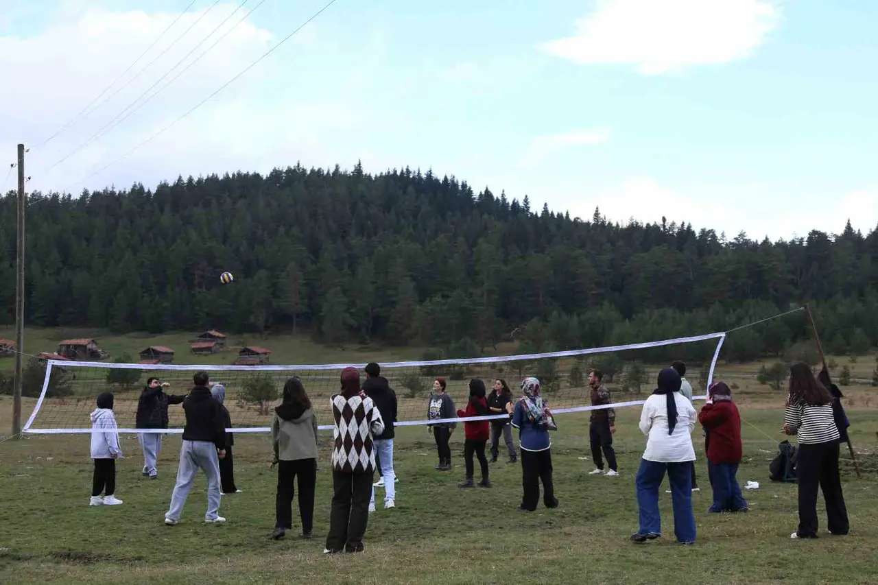 Kastamonu’da Cumhuriyet’in 103. yılına özel 103 meyve çekirdeği doğayla buluşturuldu