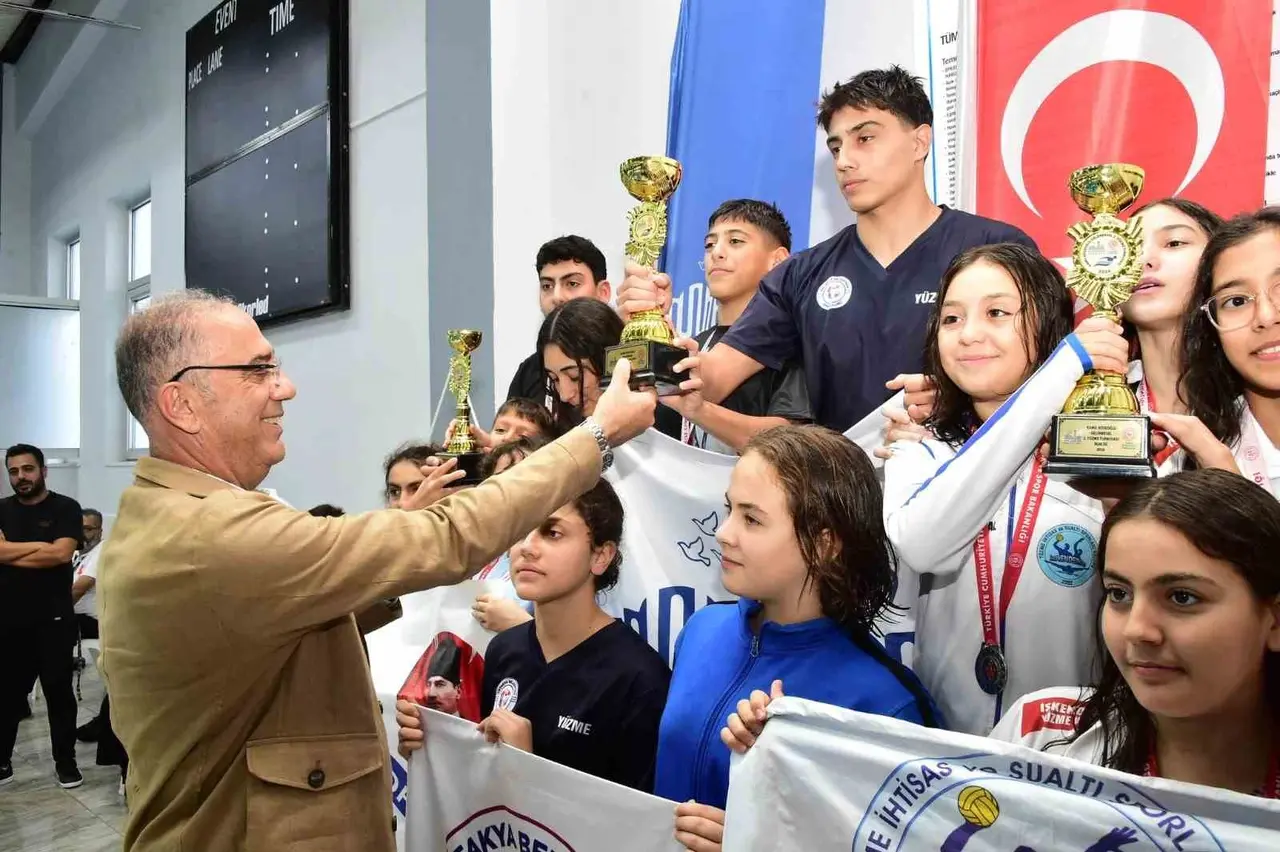 Antakya’da düzenlenen 2. Kamil Köseoğlu yüzme turnuvası düzenlendi