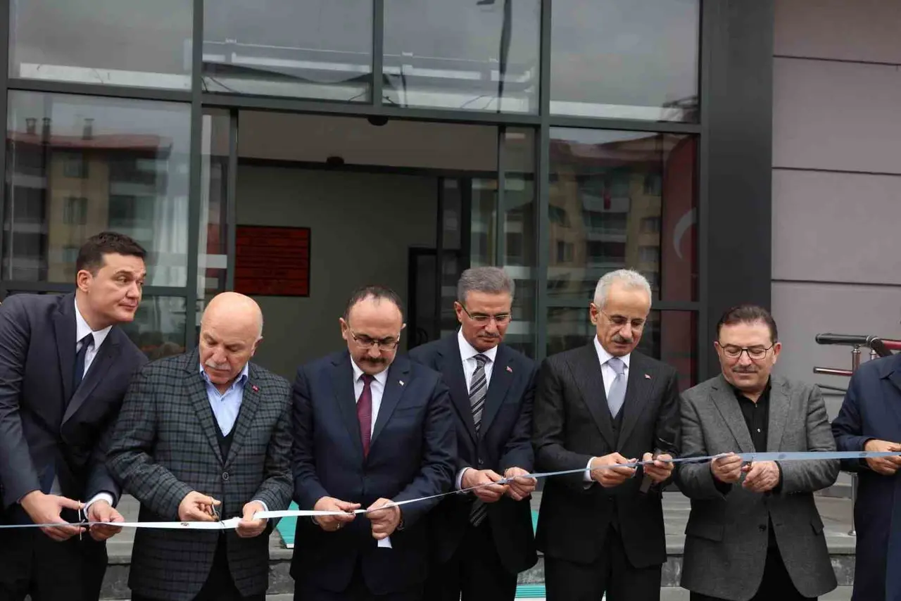 Erzurum’da akıllı ulaşım sistemleri merkezi hizmete açıldı