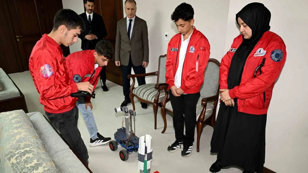 Genç buluşçular Rektör Akpolat ile buluştu