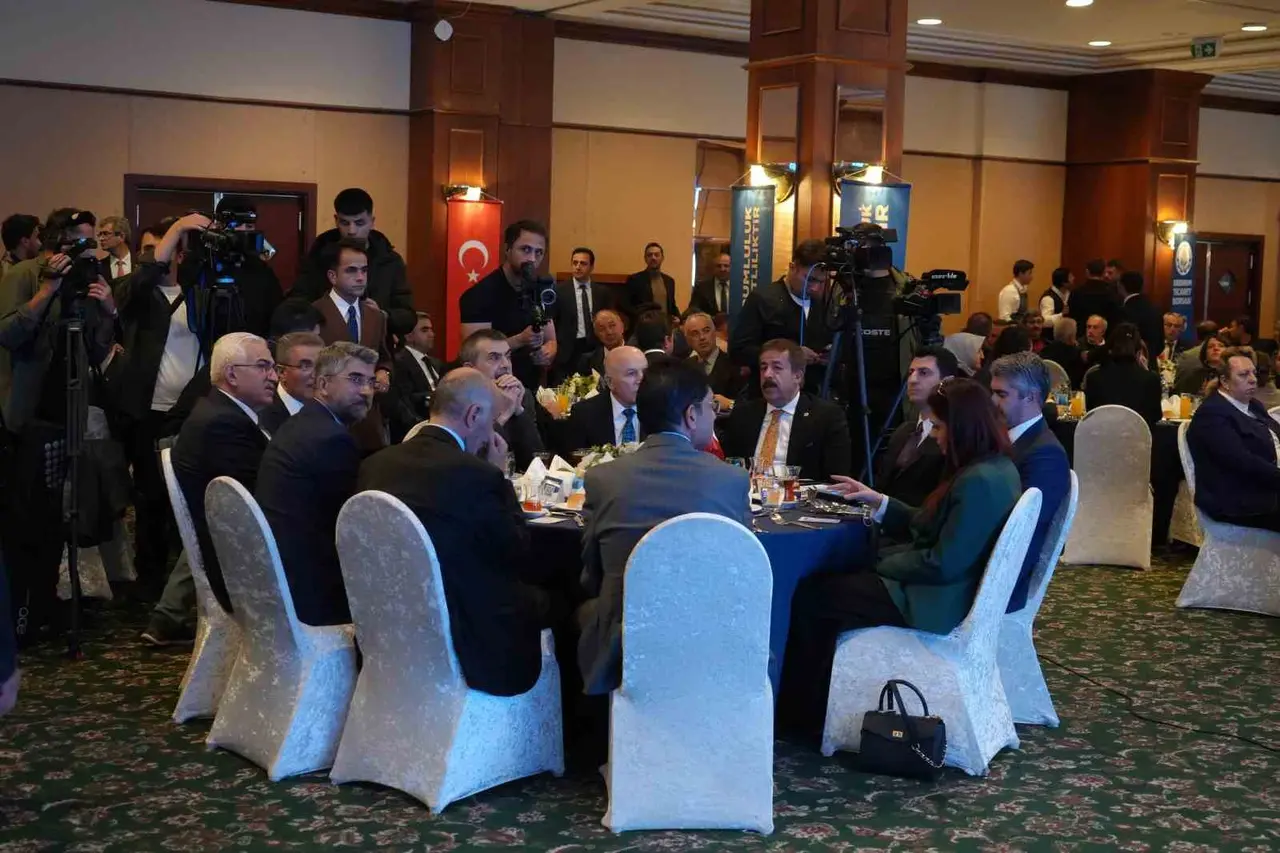 Bakan Tekin: "Ortak akıl arayışı beni mutlu etti"