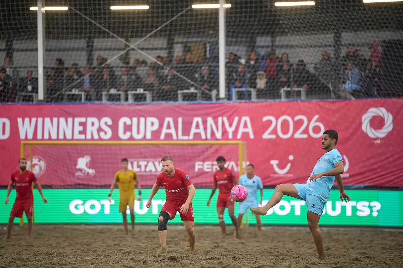 Plaj Futbolu Dünya Kulüpler Şampiyonası’nda Alanya Belediyespor penaltılarla çeyrek finalde