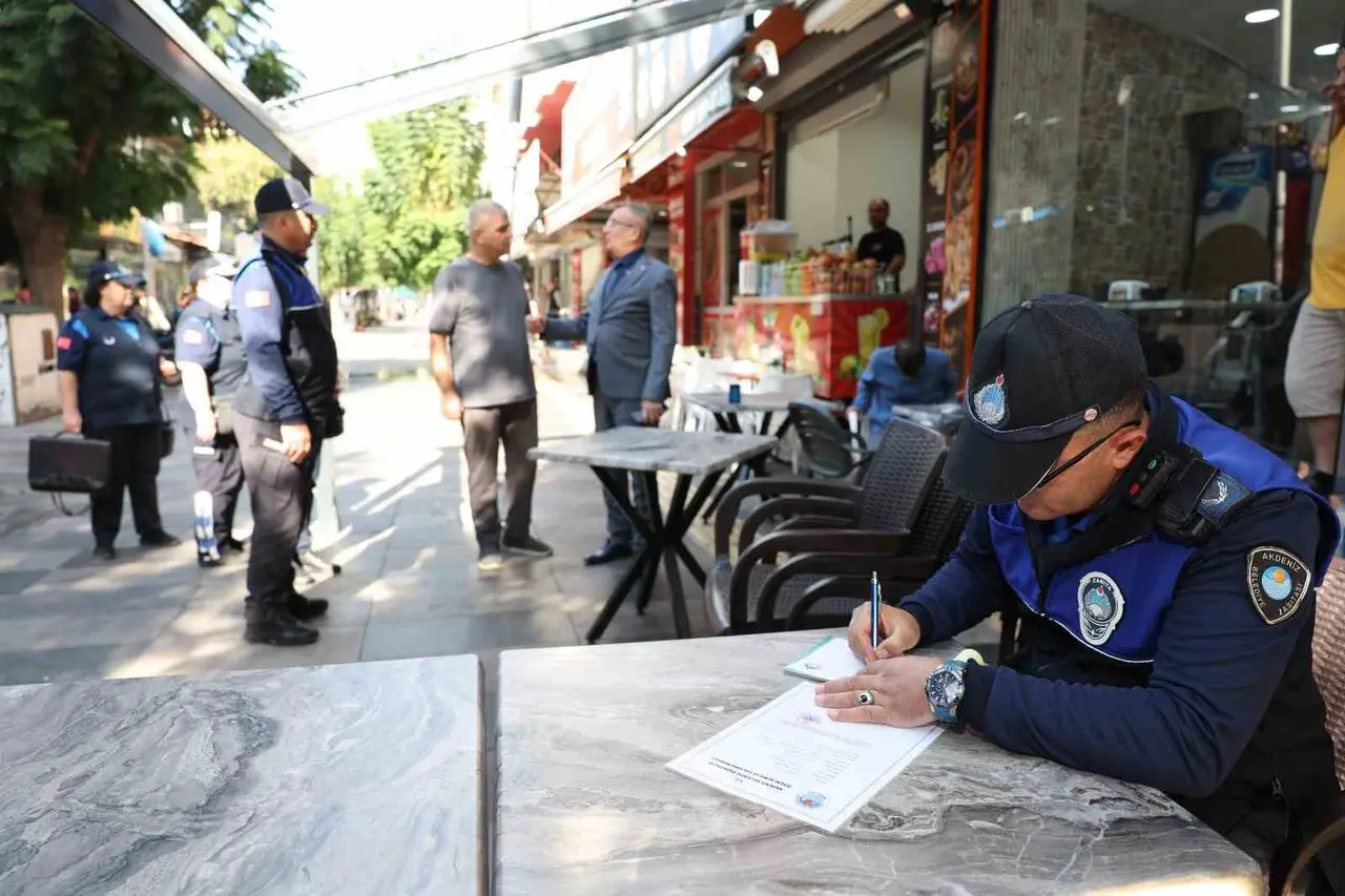 Mersin’de kaldırım işgaline geçit yok