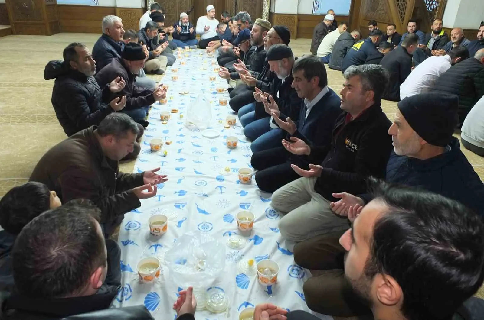 Burhaniye’de sabah namazı buluşmaları ilgi görüyor