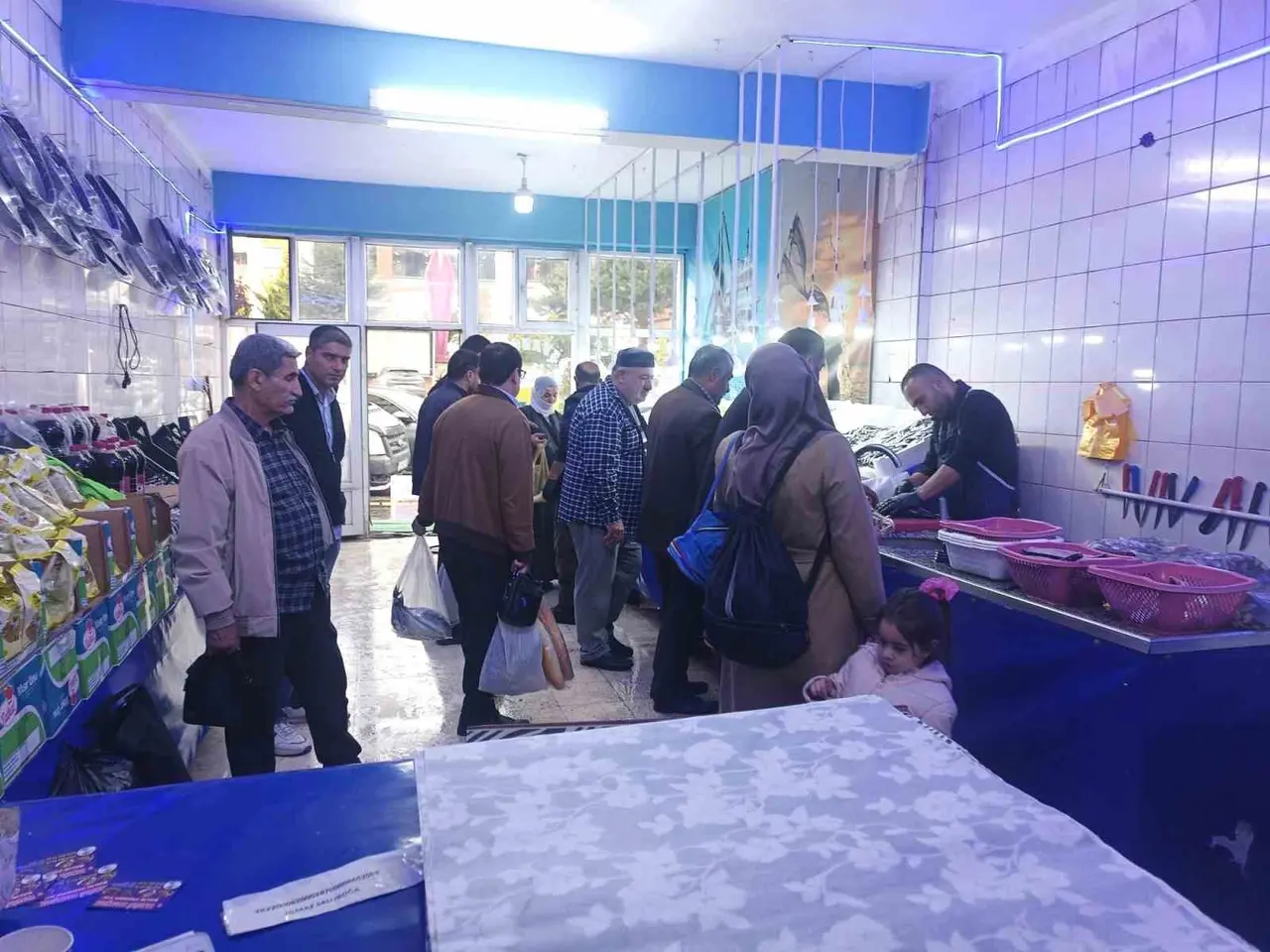 Ahlat’ta soğuk havalarla birlikte balık satışları arttı