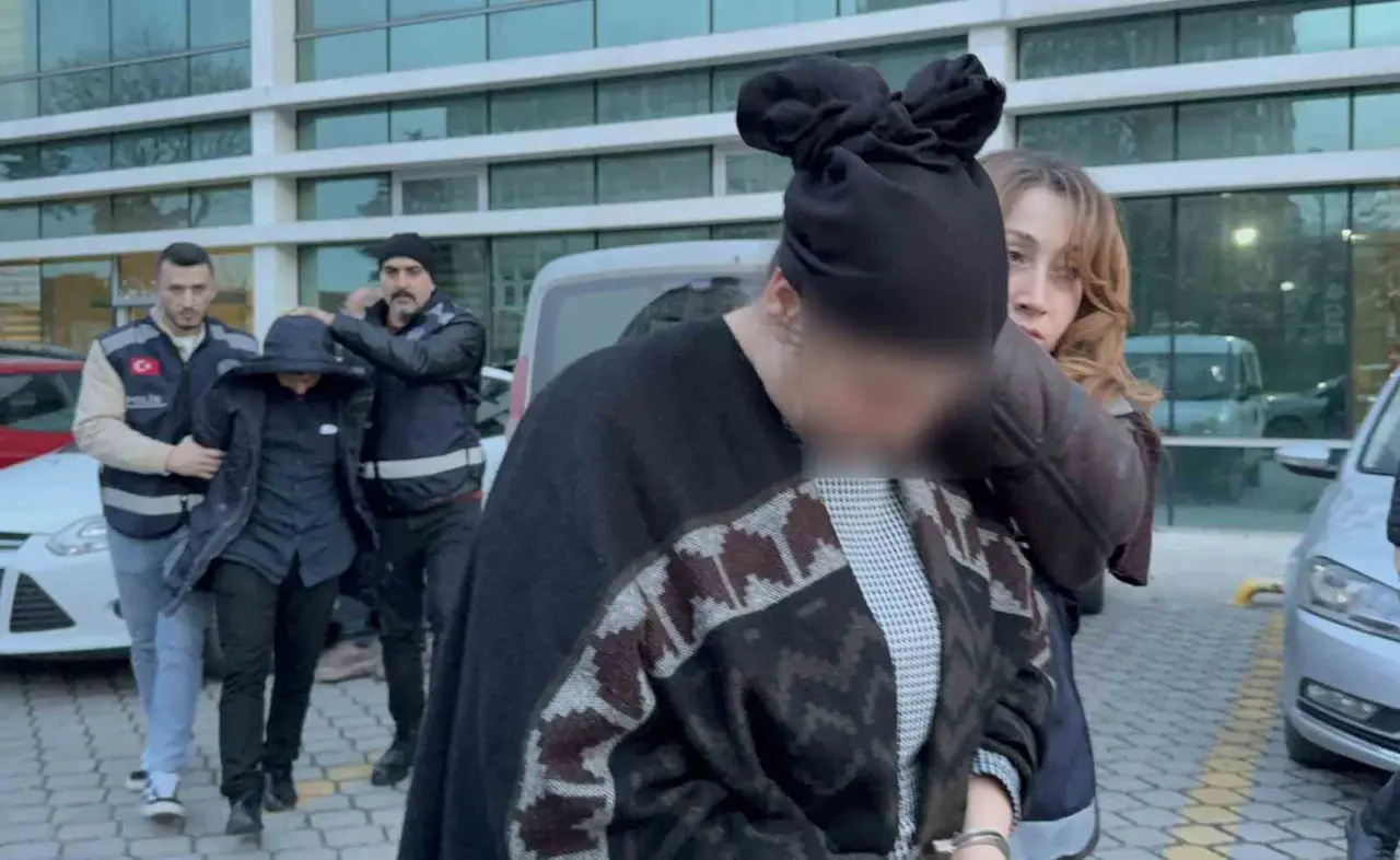 Samsun’da kan donduran cinayetin davasında kadın kocasını, oğlu babasını suçladı