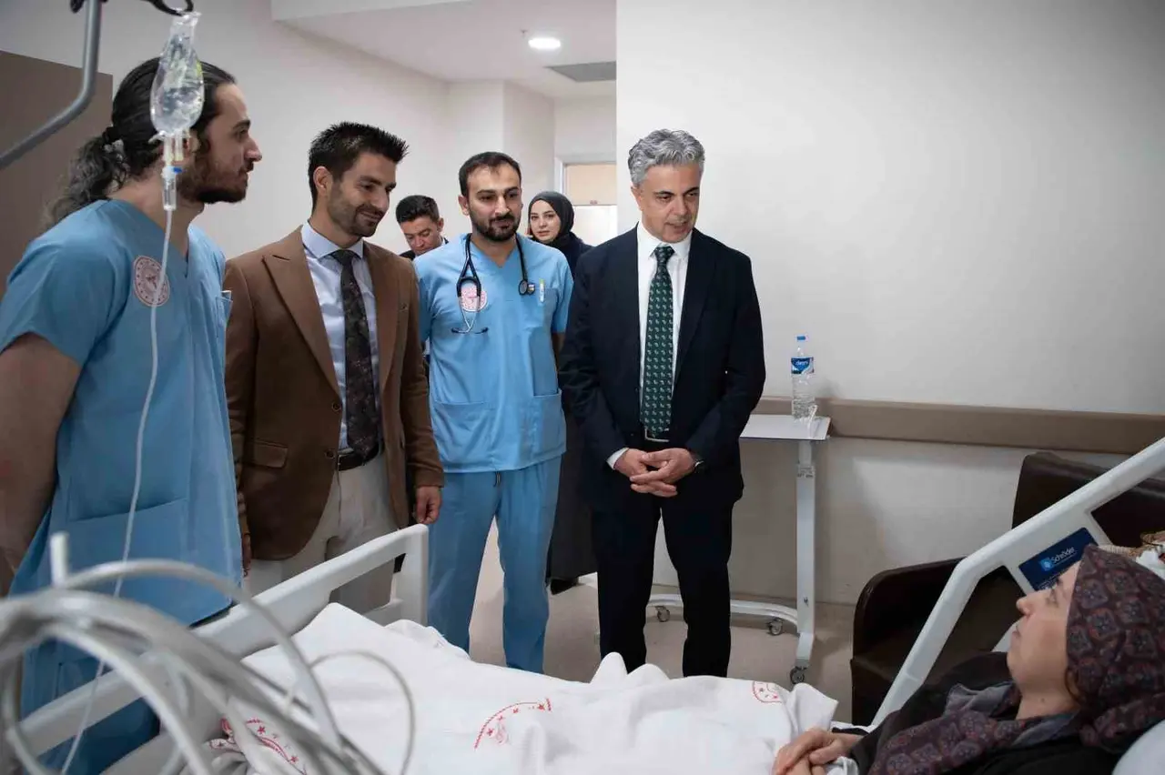 Kuyrukluyıldız ve Taş’tan yatarak tedavi gören hastalara ziyaret
