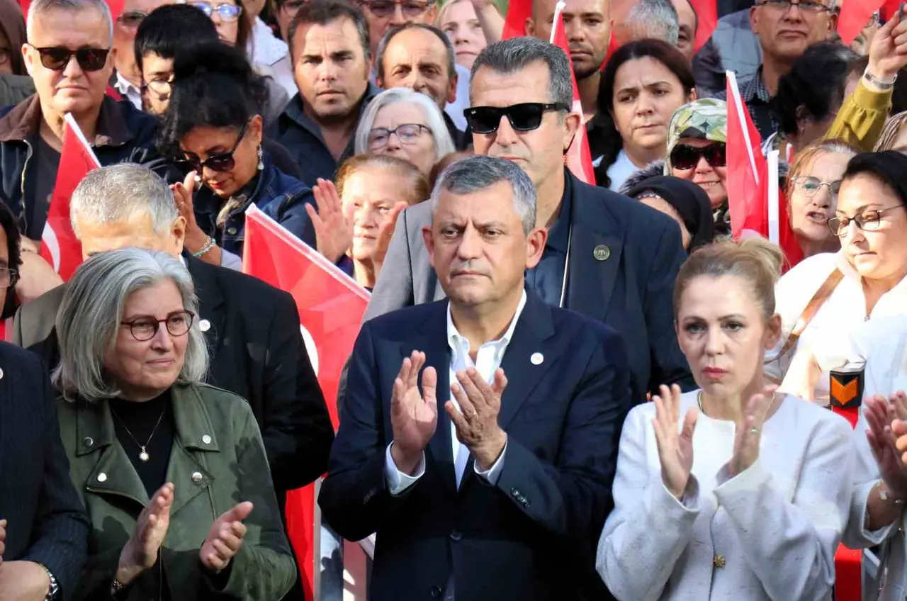 Yeni Parti Genel Başkanı Özel, Denizli’de toplu açılış törenine katıldı