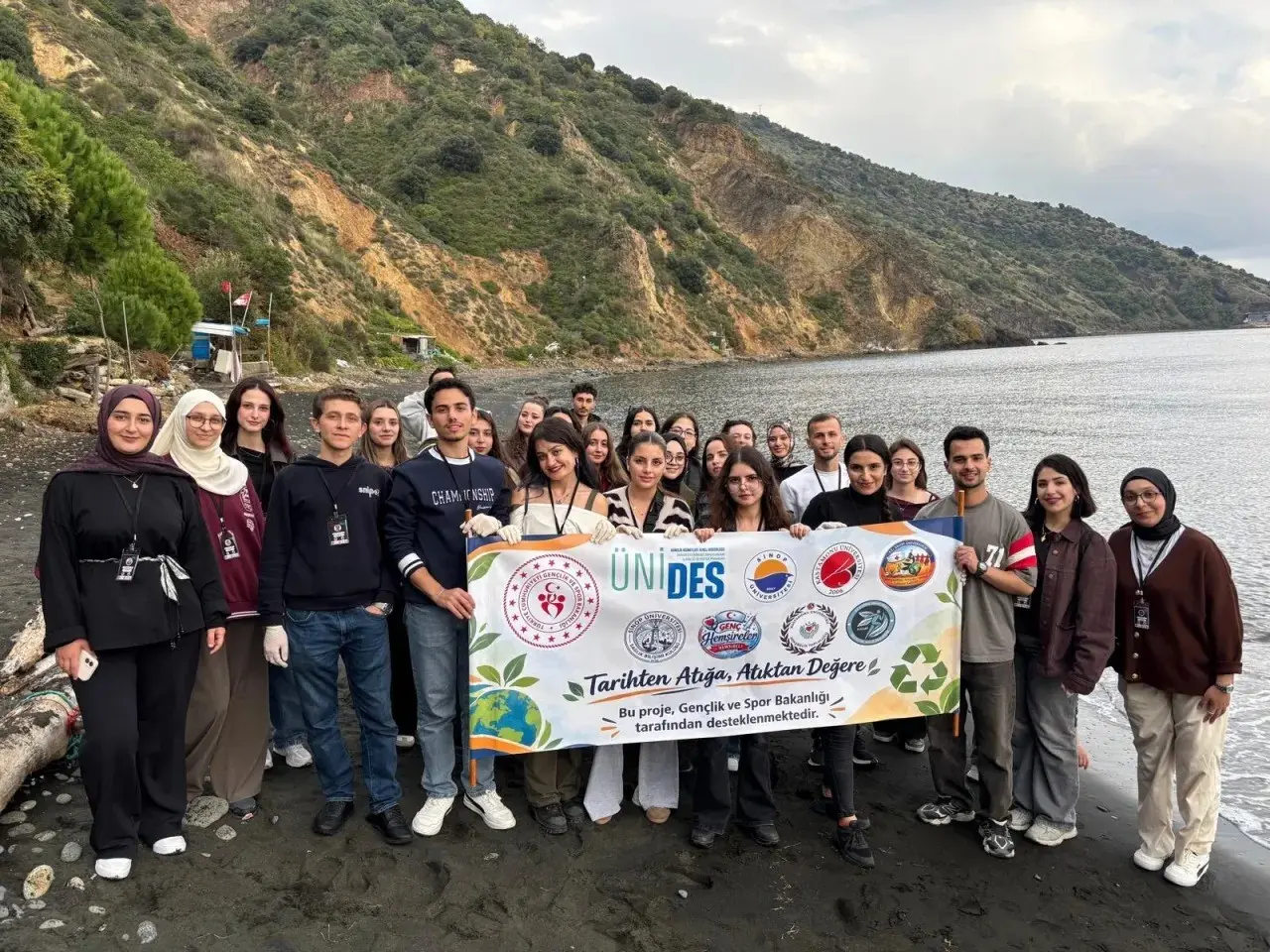 Üniversiteli gençlerden Sinop’ta doğaya anlamlı dokunuş