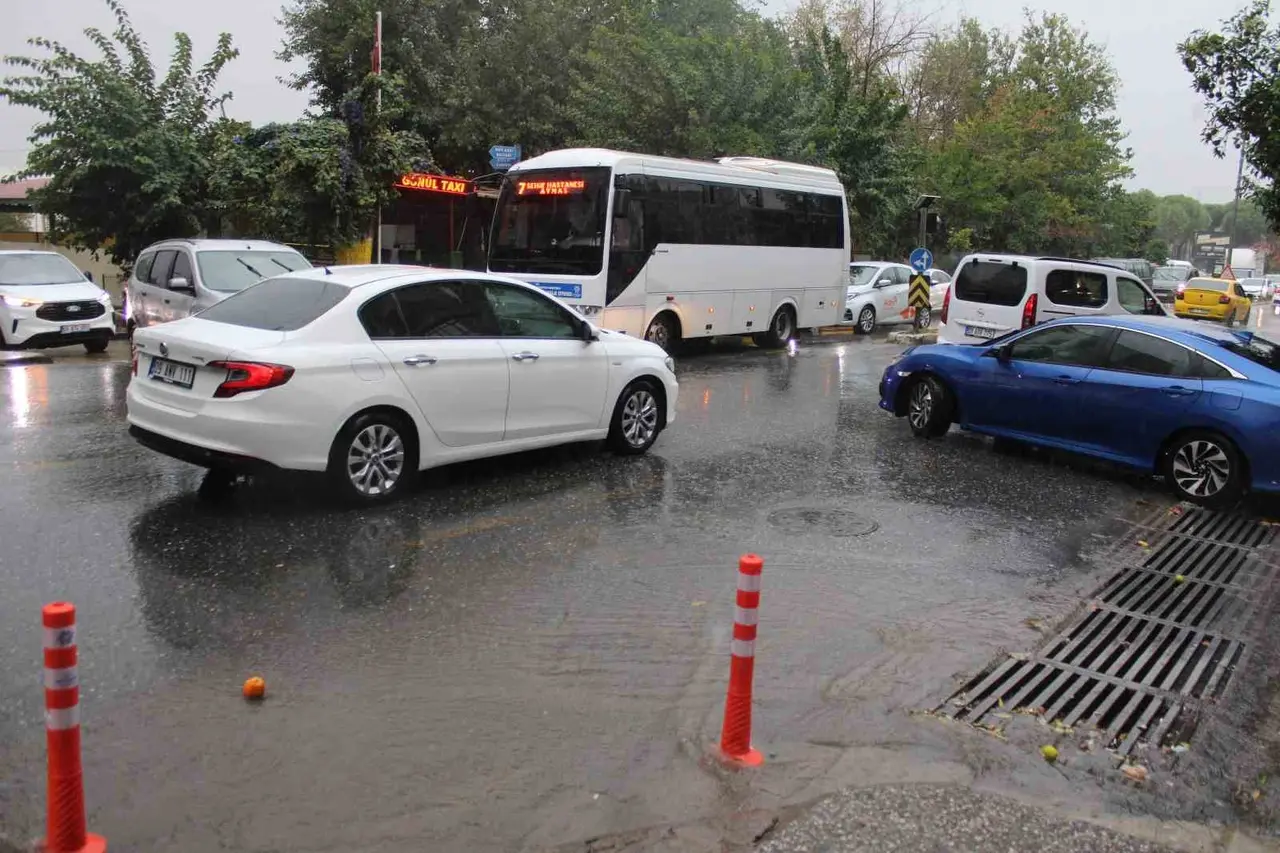Aydın’da sağanak yağış başladı