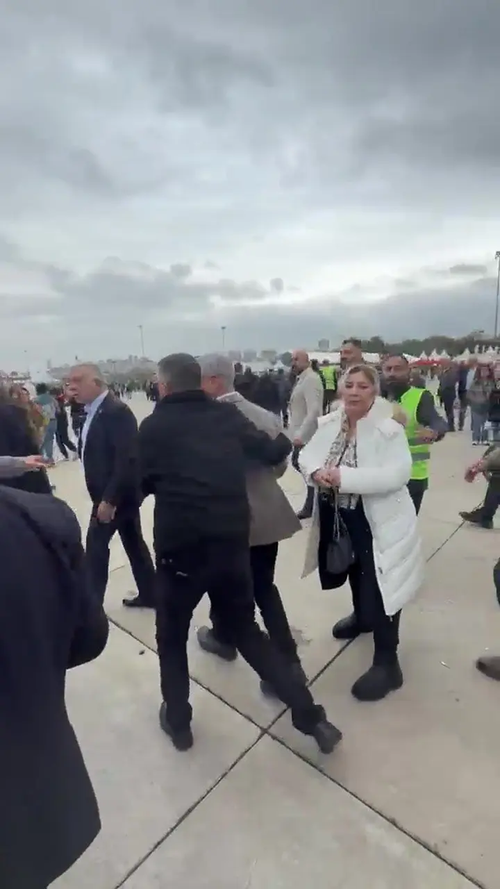 Maltepe’de CHP’liler ile YENİ Parti’liler arasında kavga çıktı