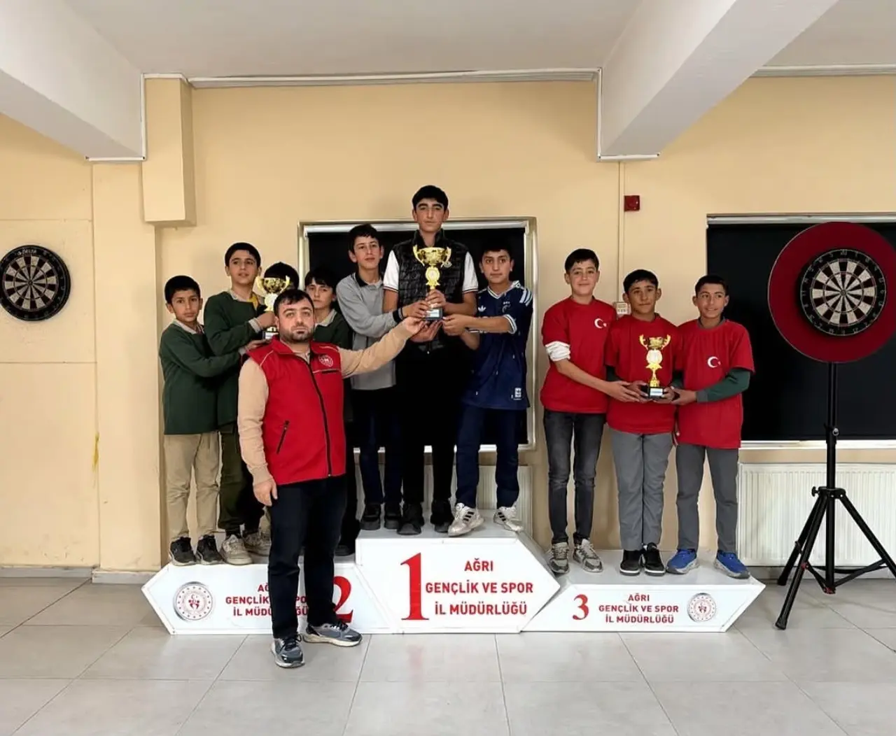 Hamur’da okul sporları dart müsabakaları tamamlandı