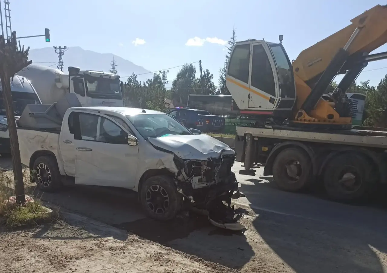 Van’da 1 kişinin öldüğü, 4 kişinin yaralandığı kazanın güvenlik kamerası görüntüleri ortaya çıktı