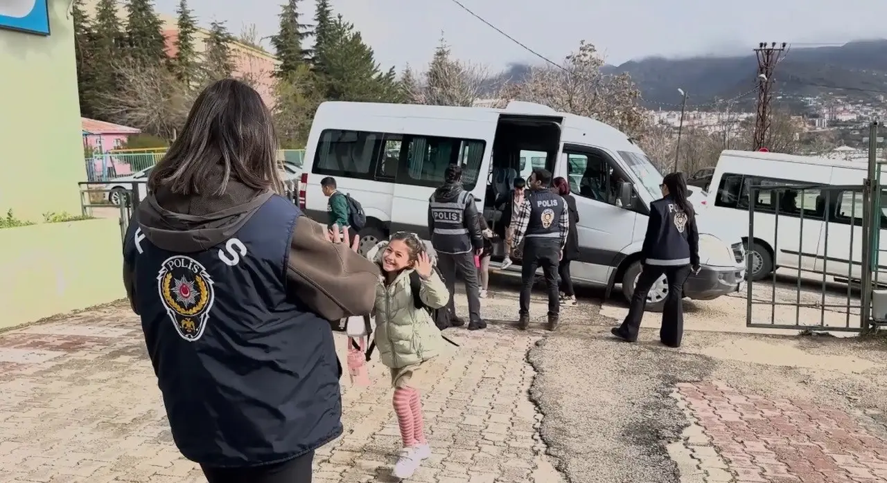 Tunceli’de okul çevrelerinde güvenlik çemberi: 4 bin 242 kişi sorgulandı