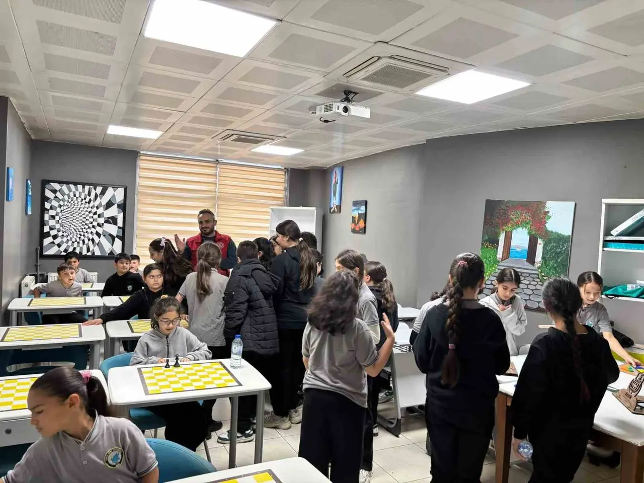 Ortaokul öğrencileri Gençlik Merkezinde ağırlandı