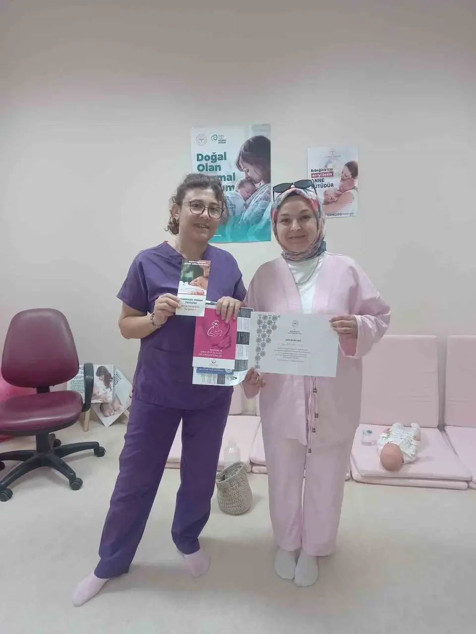Anne adaylarına normal doğum ve emzirme eğitimi verildi
