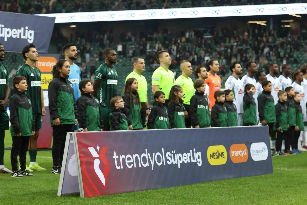 Trendyol Süper Lig: Kocaelispor: 0 - Çaykur Rizespor: 0 (Maç devam ediyor)