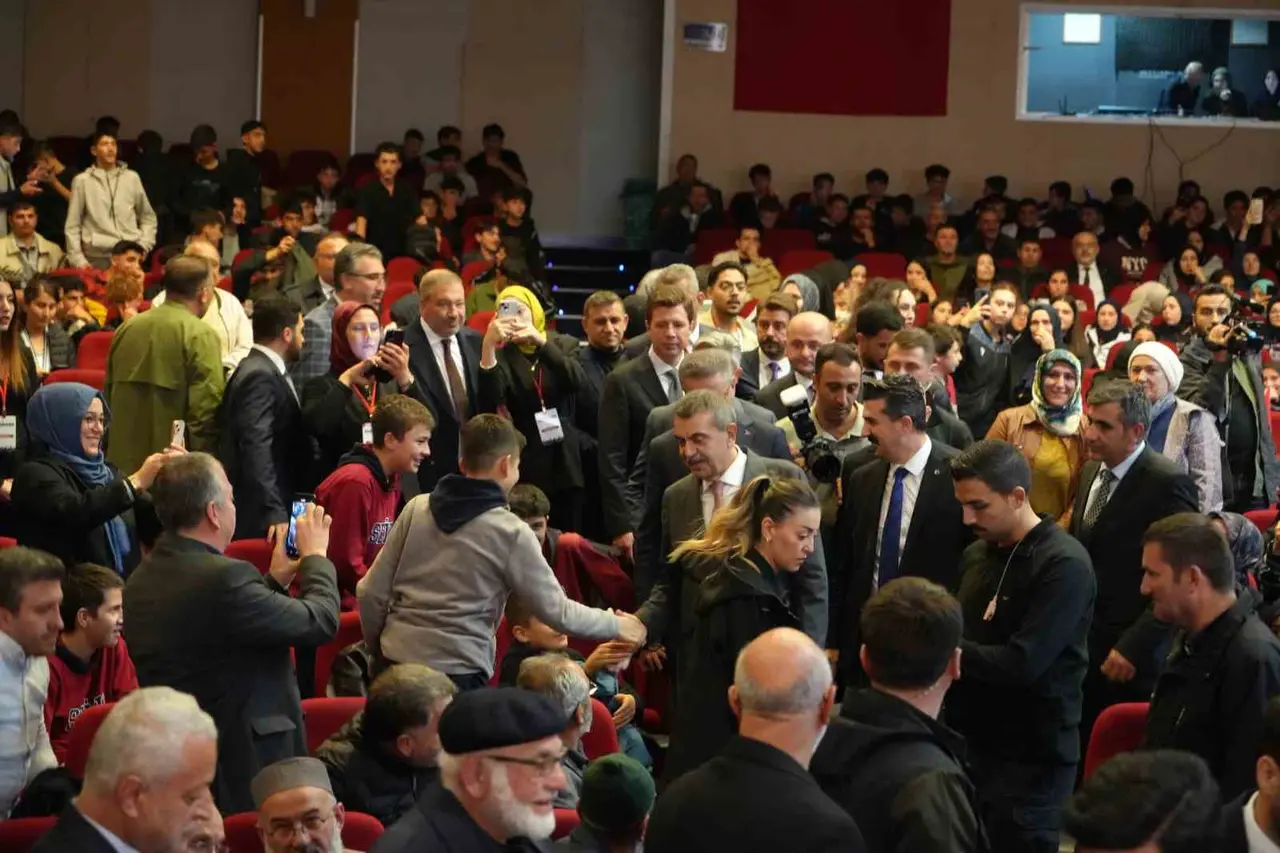 Bakan Tekin: "İmam hatip okullarının üçüncü kurucusu Cumhurbaşkanımız Recep Tayyip Erdoğan’dır"